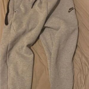 Nike tech joggers